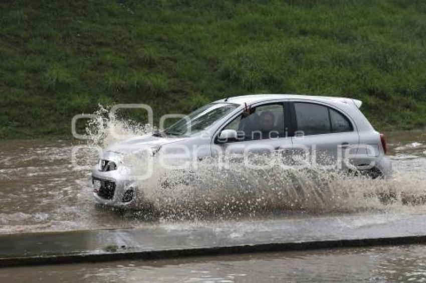 INUNDACIÓN . BULEVAR VICENTE SUÁREZ