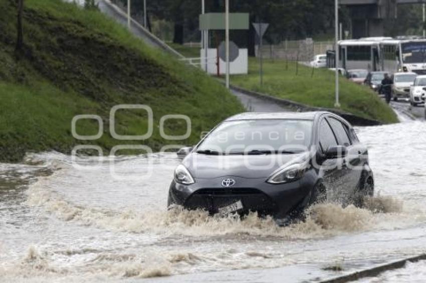 INUNDACIÓN . BULEVAR VICENTE SUÁREZ