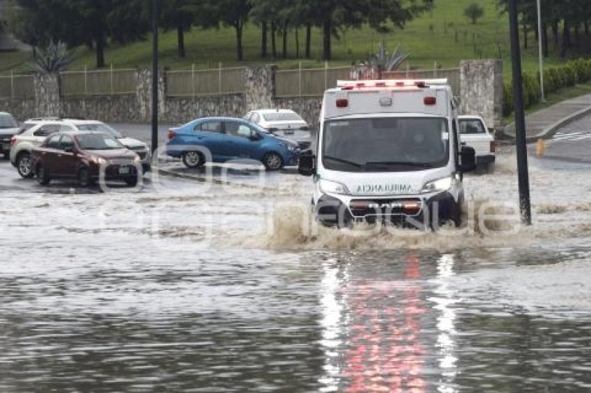 INUNDACIÓN . BULEVAR VICENTE SUÁREZ