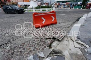 AVENIDA JUÁREZ . PAVIMENTO LEVANTADO