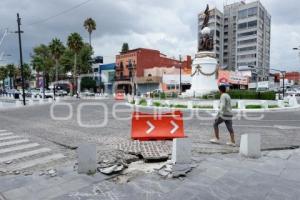 AVENIDA JUÁREZ . PAVIMENTO LEVANTADO