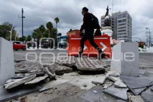 AVENIDA JUÁREZ . PAVIMENTO LEVANTADO