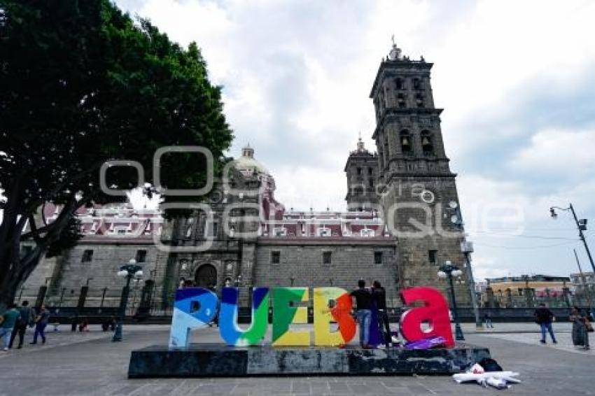 PUEBLA . LETRAS GIGANTES