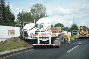 TLAXCALA . ACCIDENTE DE TRÁILER