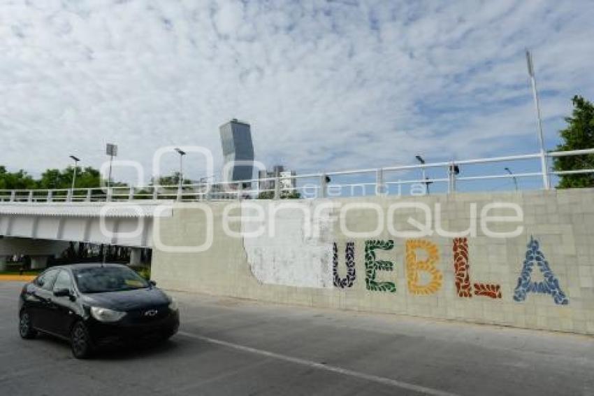 PUENTE ELEVADO . AZULEJOS