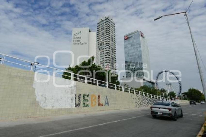 PUENTE ELEVADO . AZULEJOS