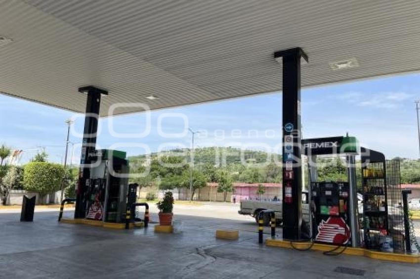 ACATLÁN . DESABASTO DE GASOLINA