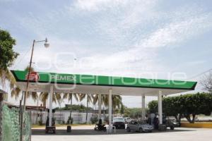 ACATLÁN . DESABASTO DE GASOLINA