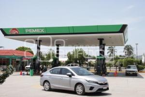 ACATLÁN . DESABASTO DE GASOLINA