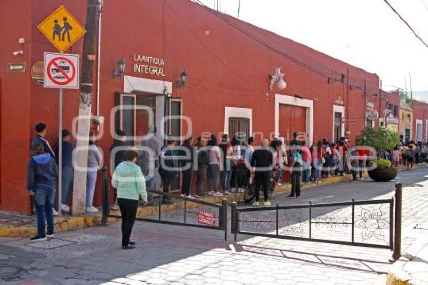ATLIXCO . FILA BOLETOS FERIA
