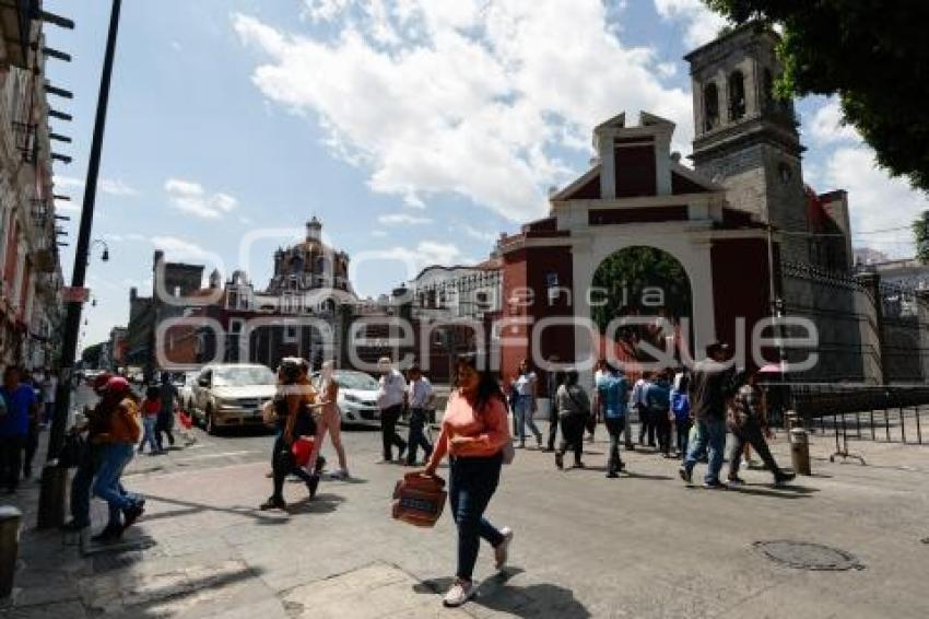 CALLE 5 DE MAYO . SIN AMBULANTES