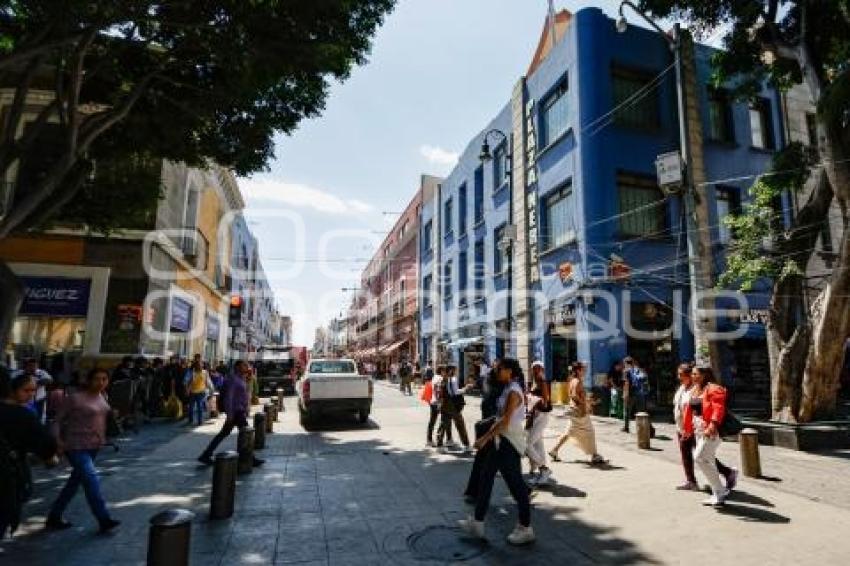 CALLE 5 DE MAYO . SIN AMBULANTES