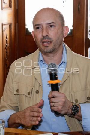 HÉCTOR GONZÁLEZ