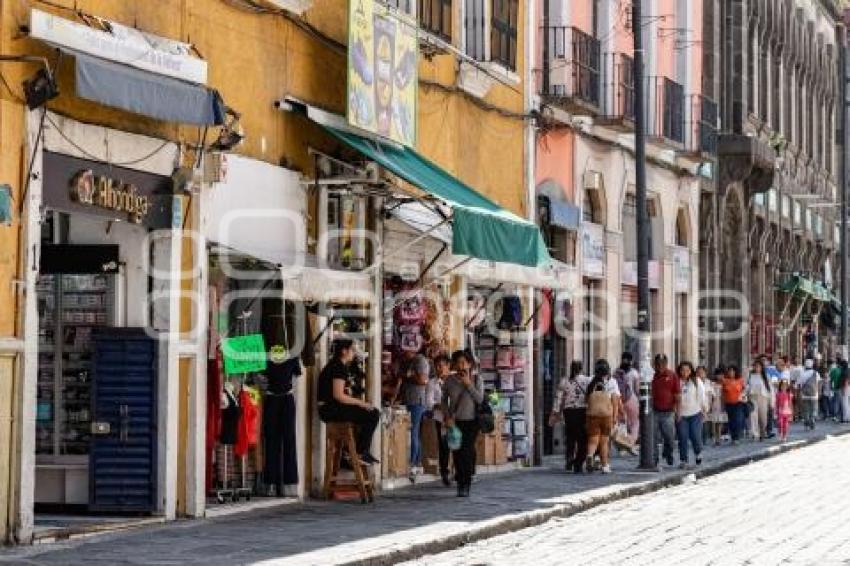 CALLE 5 DE MAYO . SIN AMBULANTES