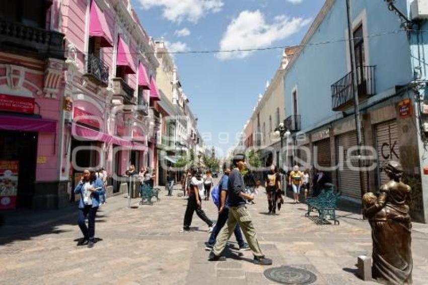 CALLE 5 DE MAYO . SIN AMBULANTES