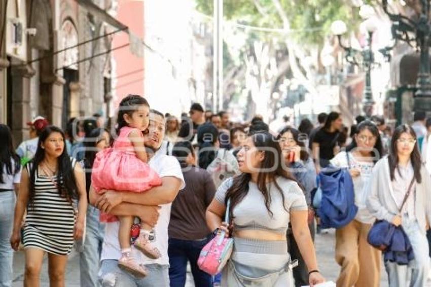 CALLE 5 DE MAYO . SIN AMBULANTES