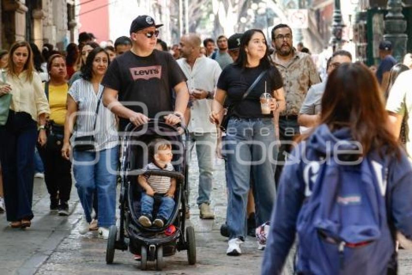 CALLE 5 DE MAYO . SIN AMBULANTES