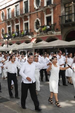COREOGRAFÍA MASIVA DE DANZÓN