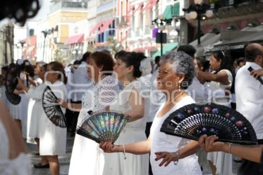 COREOGRAFÍA MASIVA DE DANZÓN