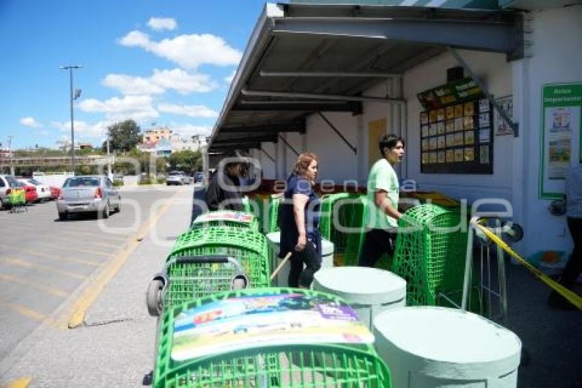 TLAXCALA . VENDEDORES AMBULANTES