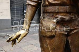 ESCULTURA . 5 DE MAYO