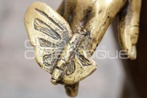 ESCULTURA . 5 DE MAYO