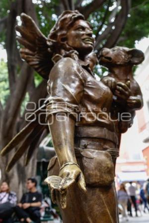 ESCULTURA . 5 DE MAYO