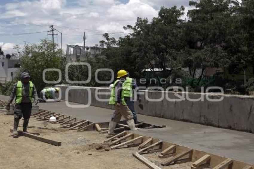 AYUNTAMIENTO . REHABILITACIÓN ACERA