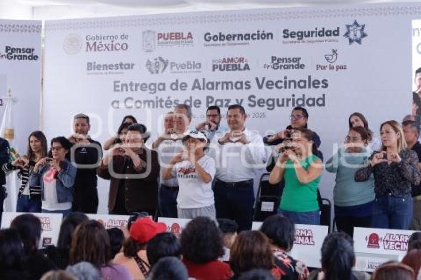 GOBIERNO ESTATAL . ENTREGA ALARMAS VECINALES