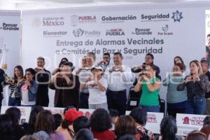 GOBIERNO ESTATAL . ENTREGA ALARMAS VECINALES