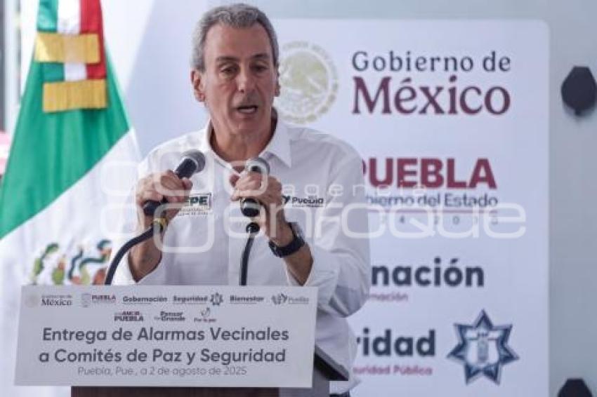 GOBIERNO ESTATAL . ENTREGA ALARMAS VECINALES