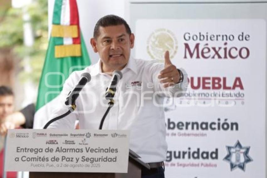 GOBIERNO ESTATAL . ENTREGA ALARMAS VECINALES