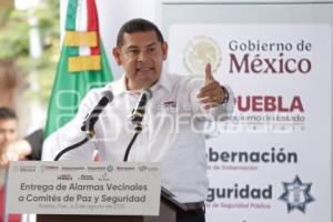 GOBIERNO ESTATAL . ENTREGA ALARMAS VECINALES