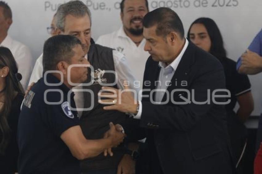 GOBIERNO ESTATAL . ENTREGA ALARMAS VECINALES 