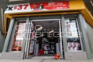 OXXO . GATITA MININA