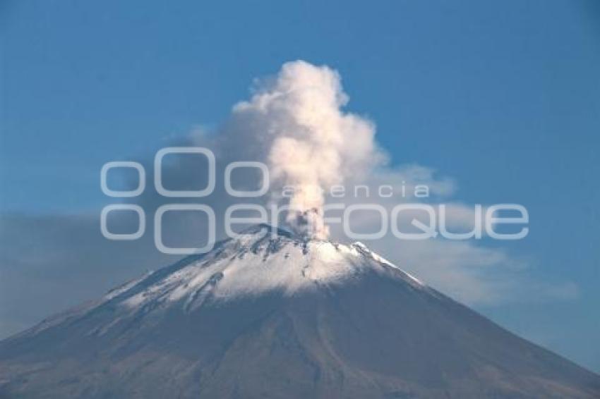 VOLCÁN POPOCATÉPETL . FUMAROLA