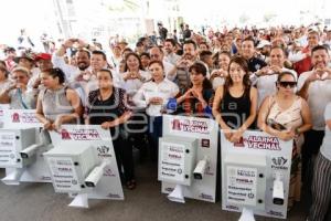 GOBIERNO ESTATAL . ENTREGA ALARMAS VECINALES