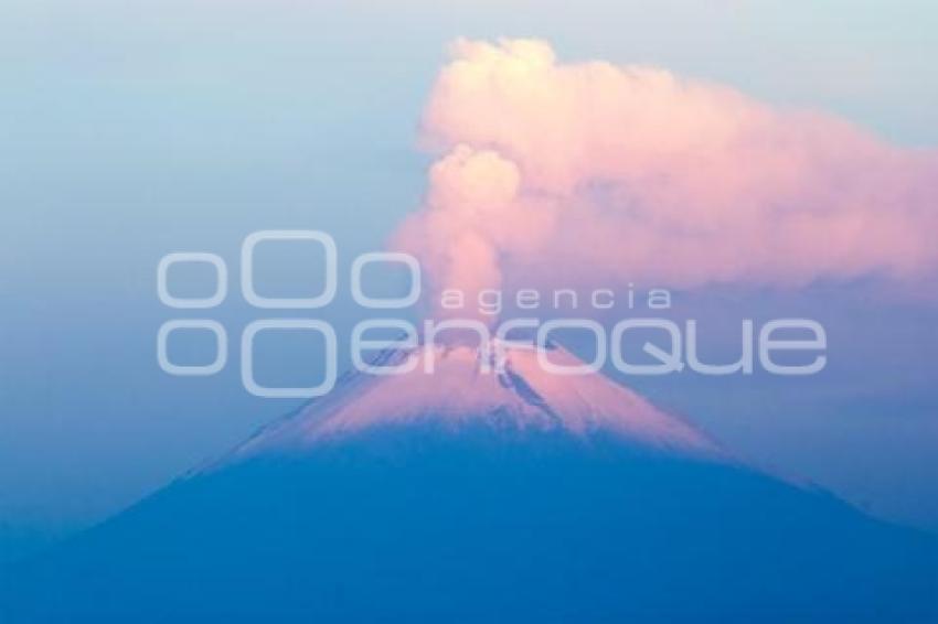 VOLCÁN POPOCATÉPETL . FUMAROLA