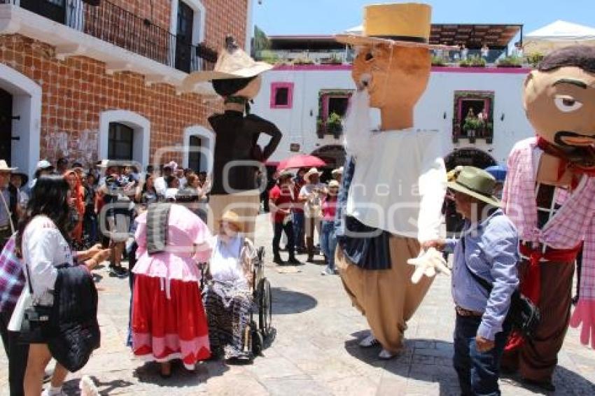 ATLIXCO . DESFILE DE MOJIGANGAS