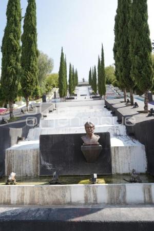 TLAXCALA . ESCALINATAS LOS HÉROES