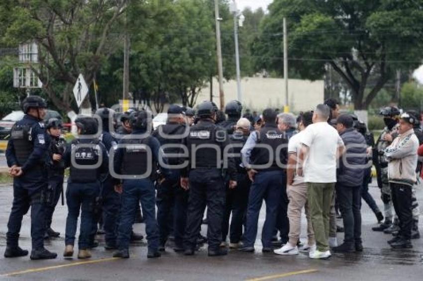 ESTACIONAMIENTO ESTADIO CUAUHTÉMOC . RIÑA