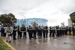 ESTACIONAMIENTO ESTADIO CUAUHTÉMOC . RIÑA