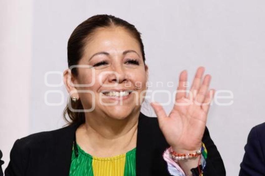 LAURA ARTEMISA GARCÍA