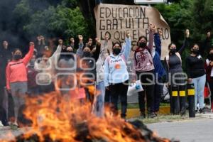 MANIFESTACIÓN . NORMALISTAS