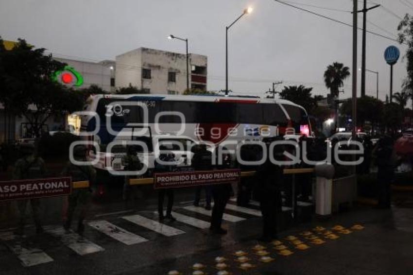 AUTOBÚS NORMALISTAS DETENIDO