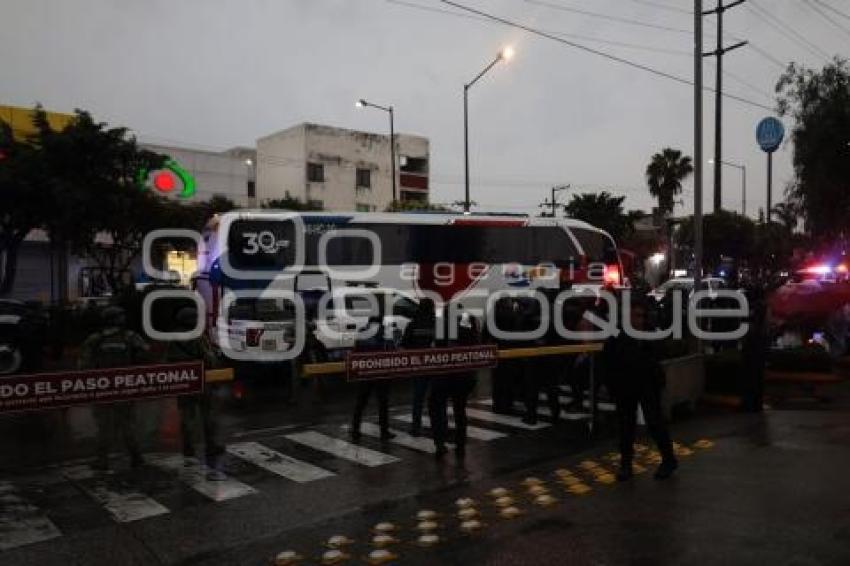 AUTOBÚS NORMALISTAS DETENIDO
