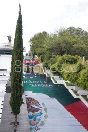 TLAXCALA . ESCALINATAS LOS HÉROES