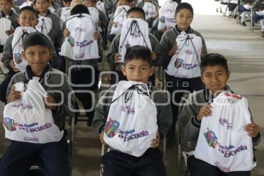 SAN ANDRÉS CHOLULA . ENTREGA KITS ESCOLARES