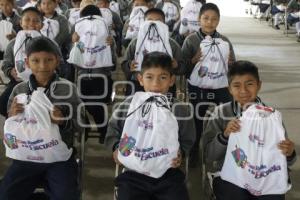 SAN ANDRÉS CHOLULA . ENTREGA KITS ESCOLARES