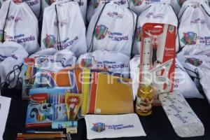 SAN ANDRÉS CHOLULA . ENTREGA KITS ESCOLARES